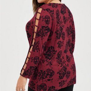 Torrid Super Soft Scoop Neck Strappy Sleeve Long Sleeve Skulls & Flowers Size 1